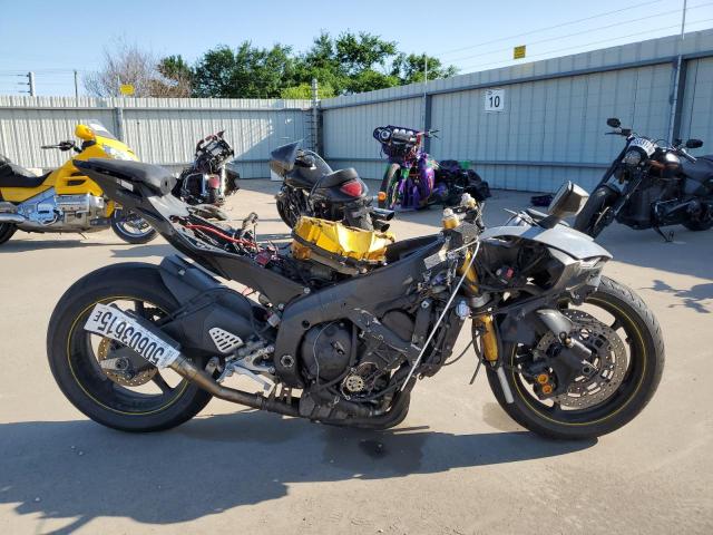 YAMAHA YZFR6 L 2006 black  gas JYARJ12E36A004514 photo #1