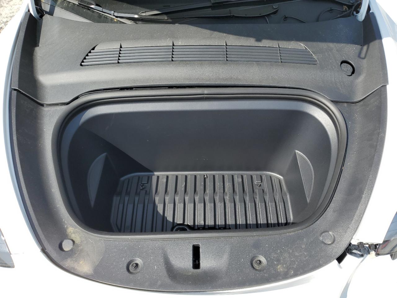 Tesla Model y 2025