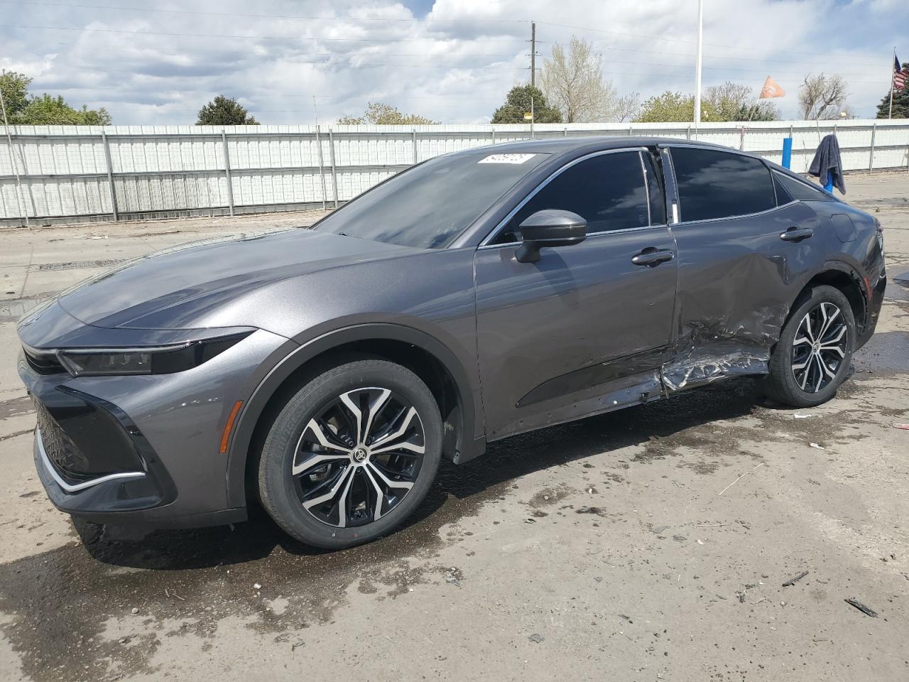 TOYOTA CROWN XLE