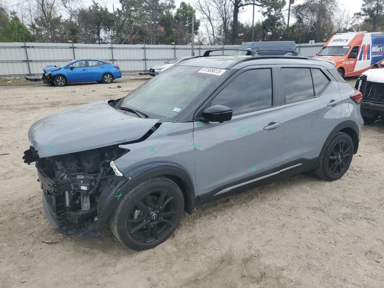 NISSAN KICKS SR