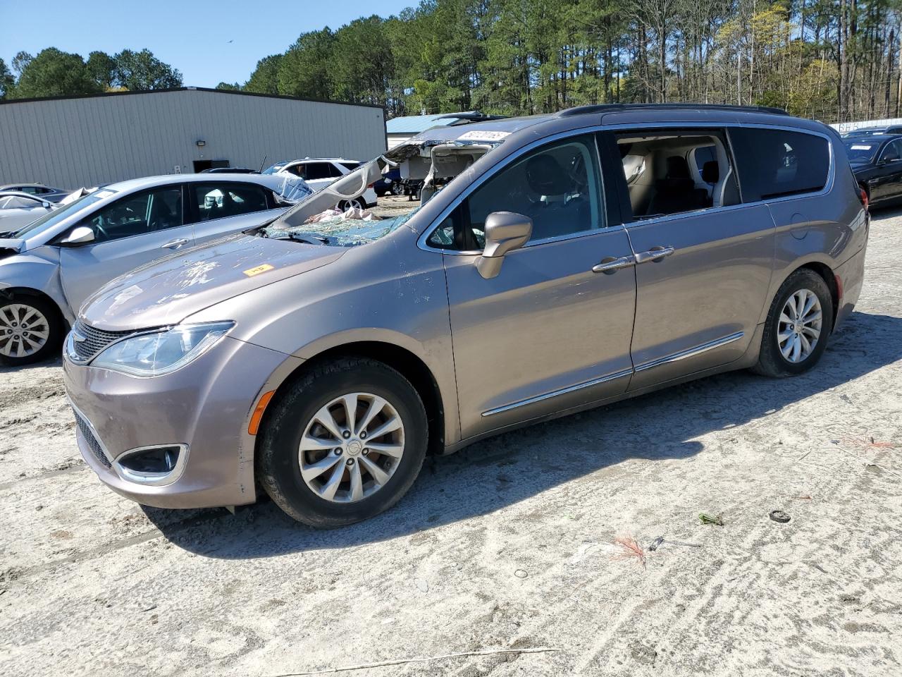 CHRYSLER PACIFICA TOURING L