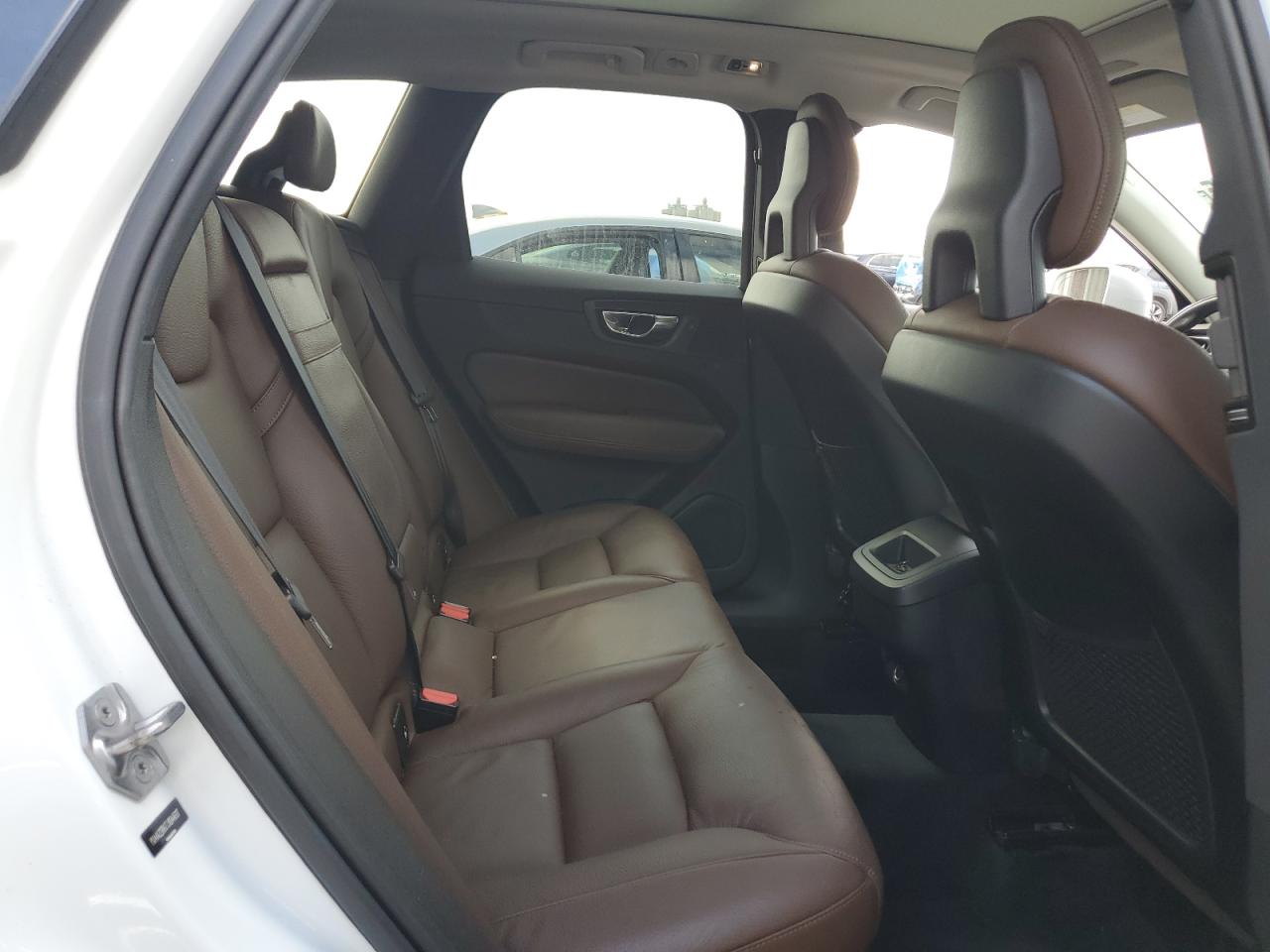 VOLVO XC60 T6 MOMENTUM