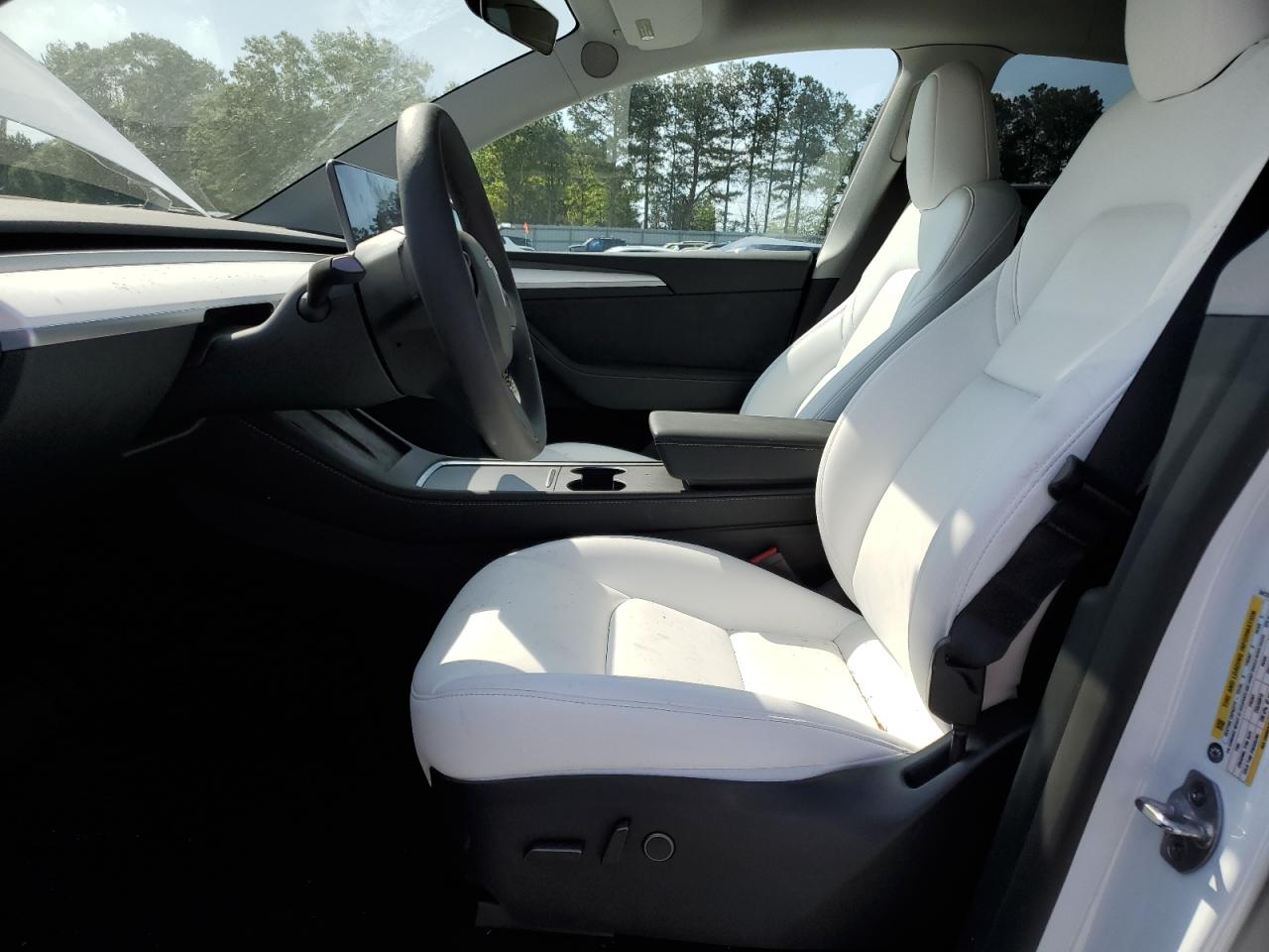 Tesla Model y 2025