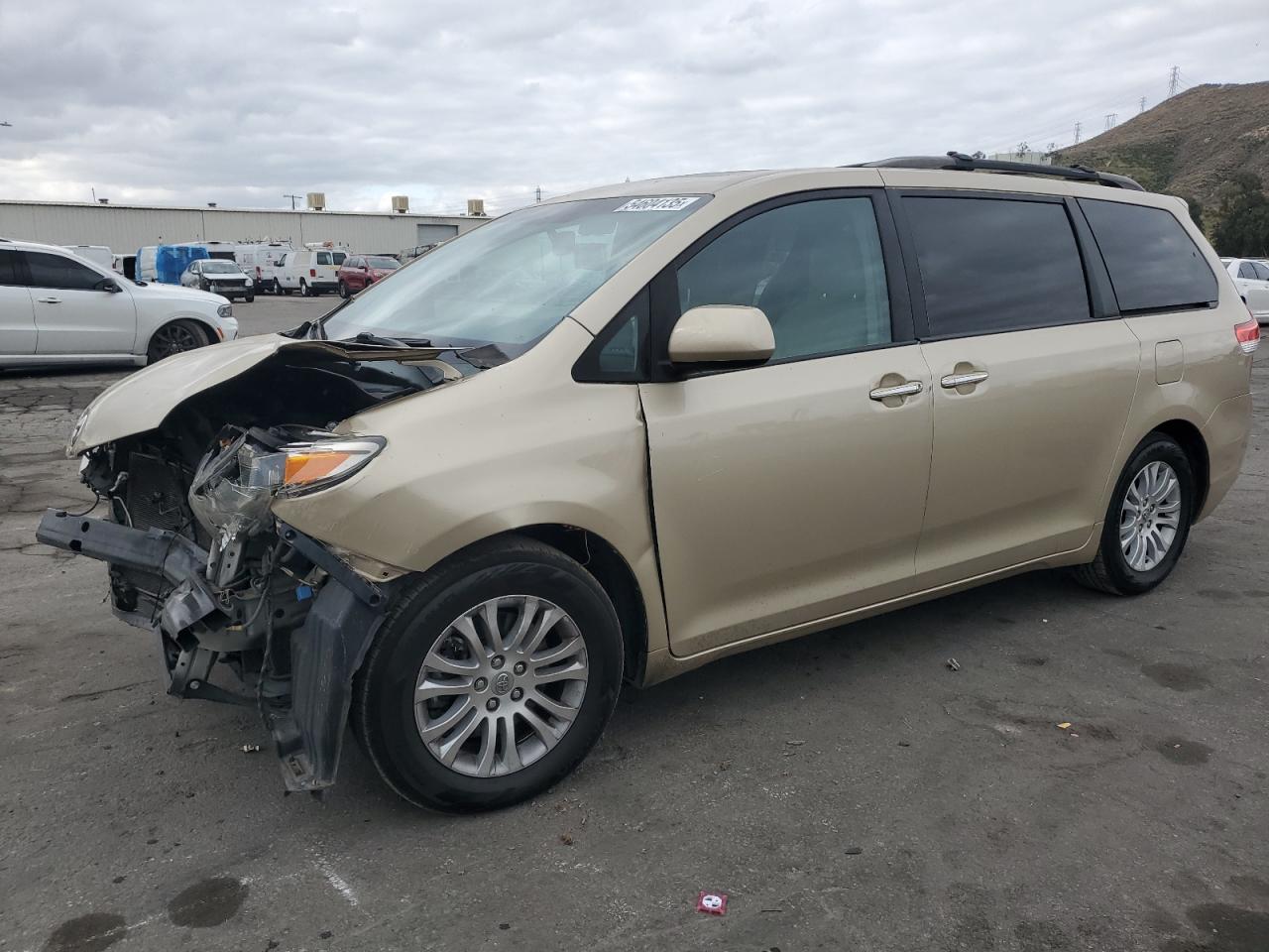 TOYOTA SIENNA XLE