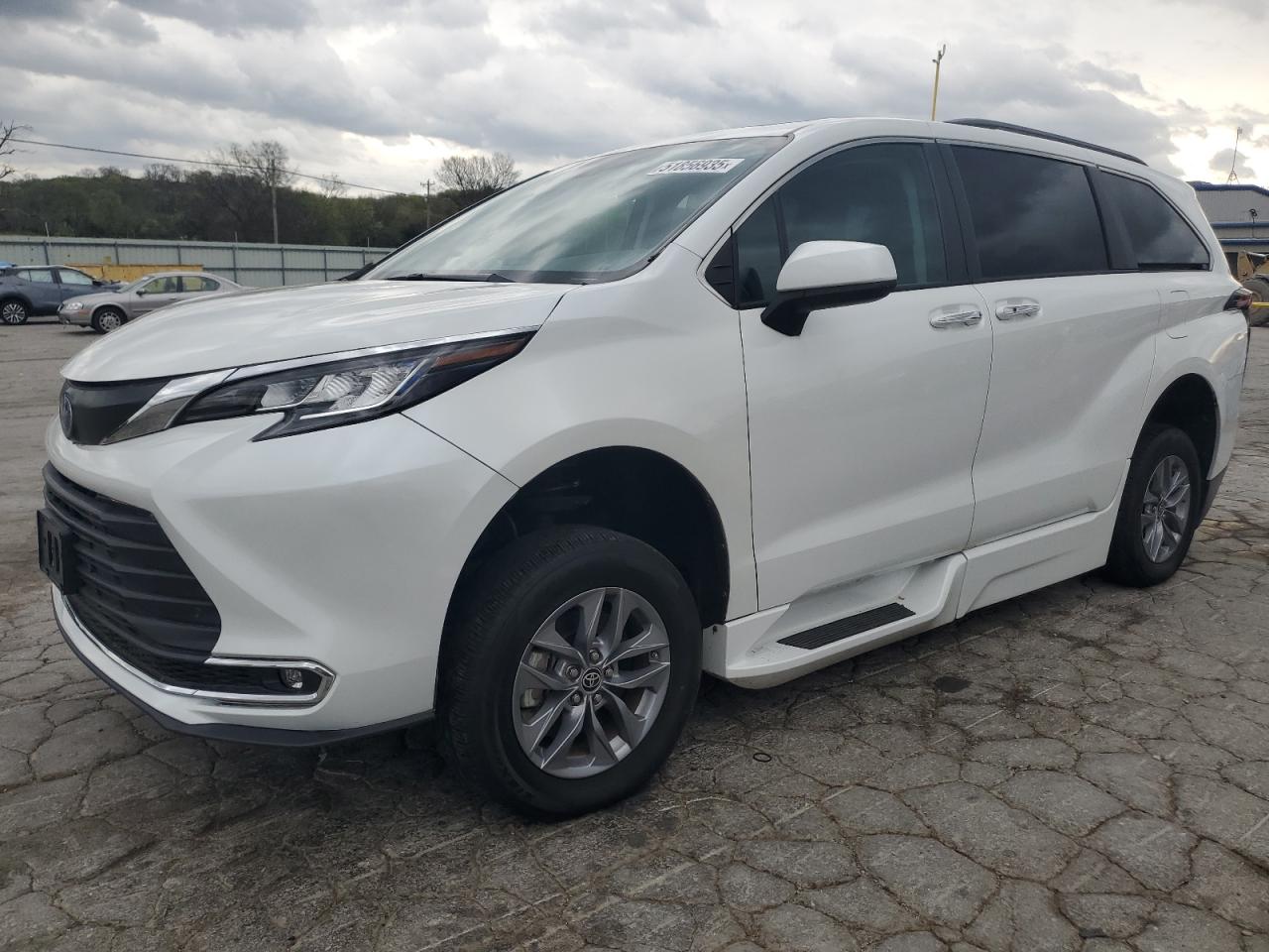 TOYOTA SIENNA XLE