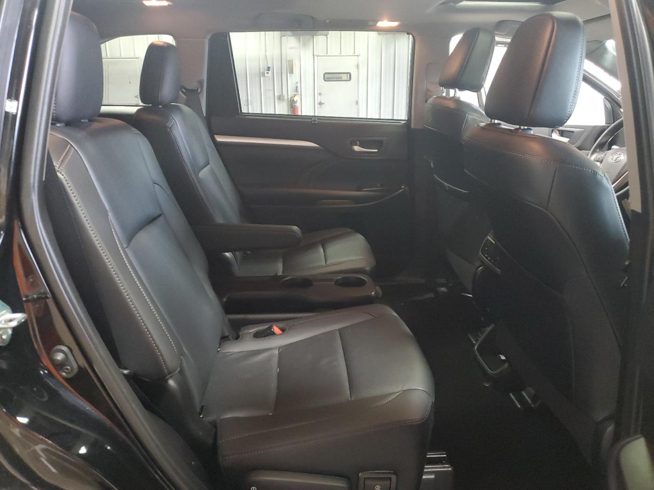 TOYOTA HIGHLANDER SE