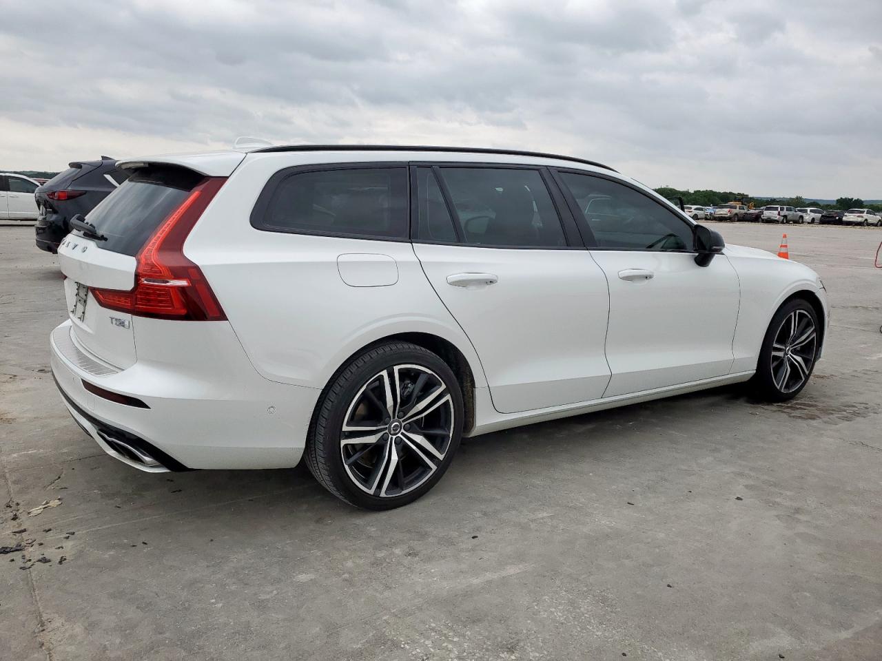 VOLVO V60 T5 R-DESIGN