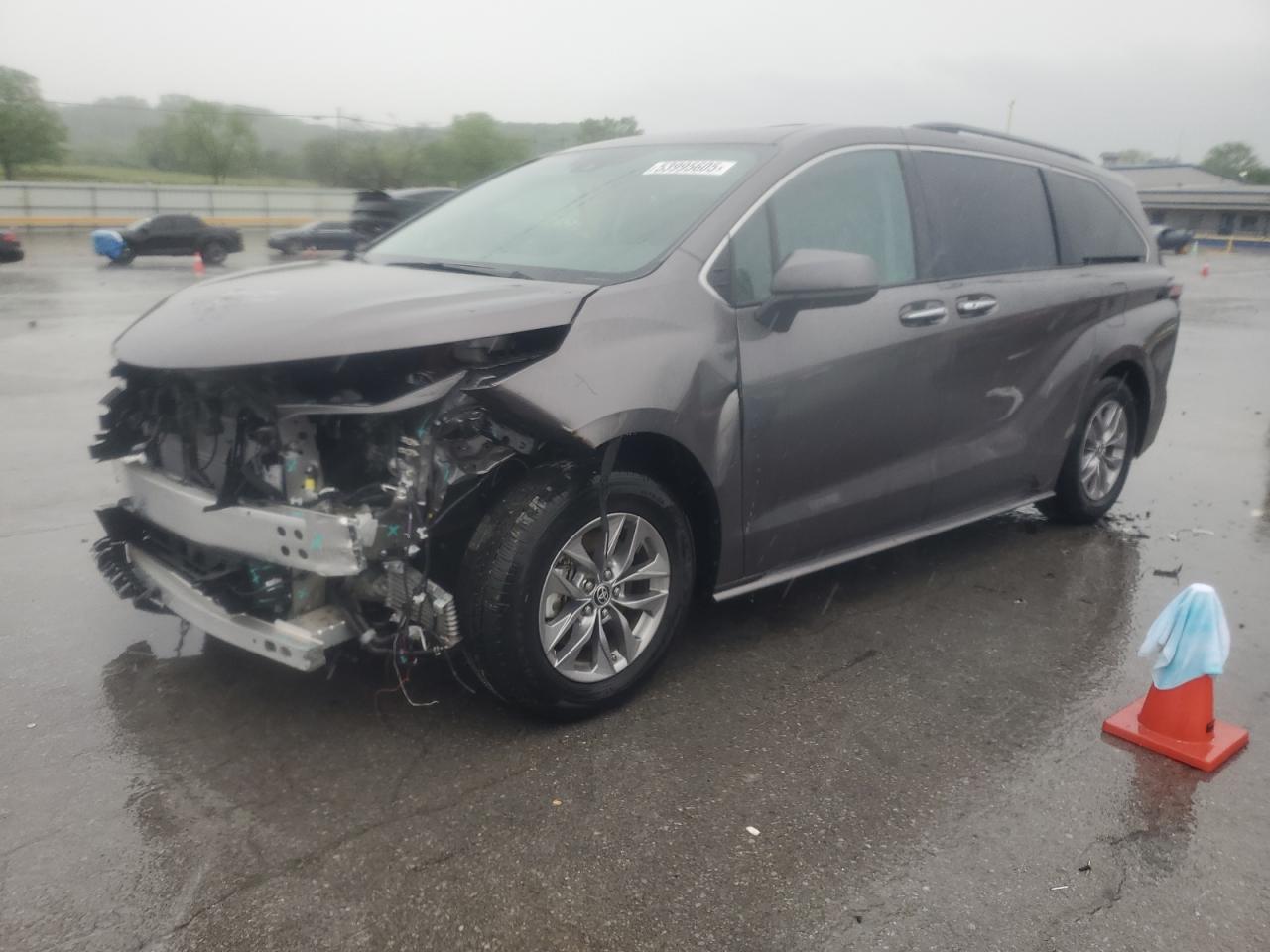 TOYOTA SIENNA XLE