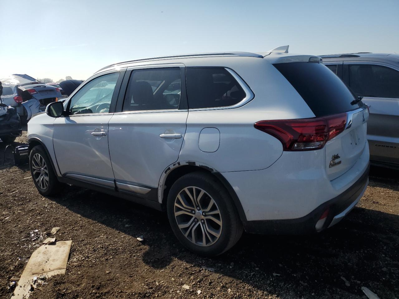 MITSUBISHI OUTLANDER SE