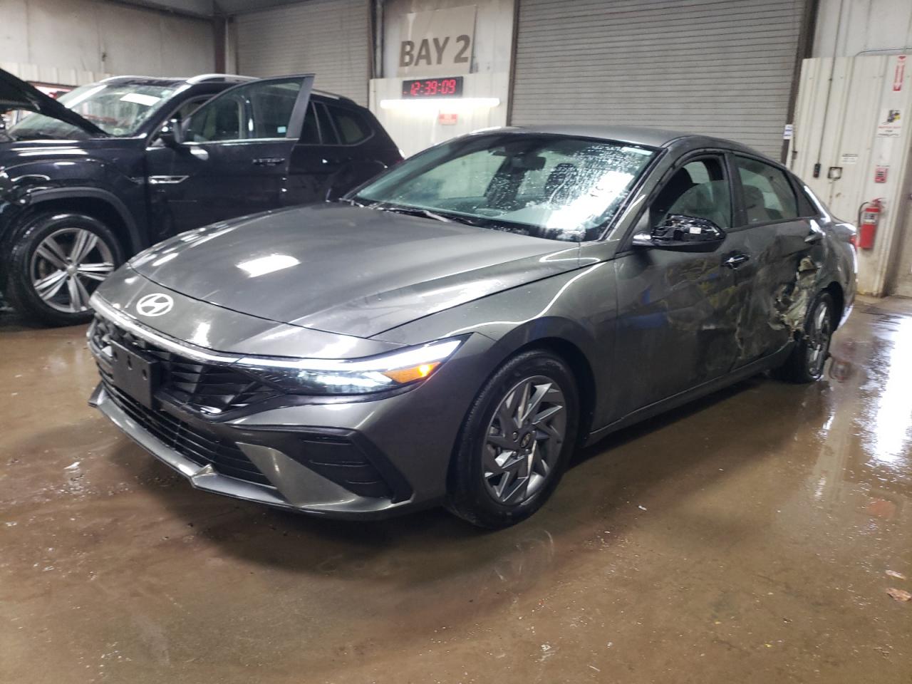 HYUNDAI ELANTRA BLUE