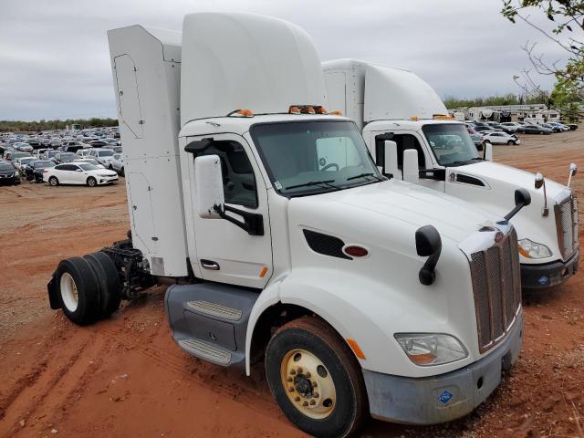 PETERBILT 579 2017 white tractor compressed natural gas 1NPBAH8X6HD421465 photo #1