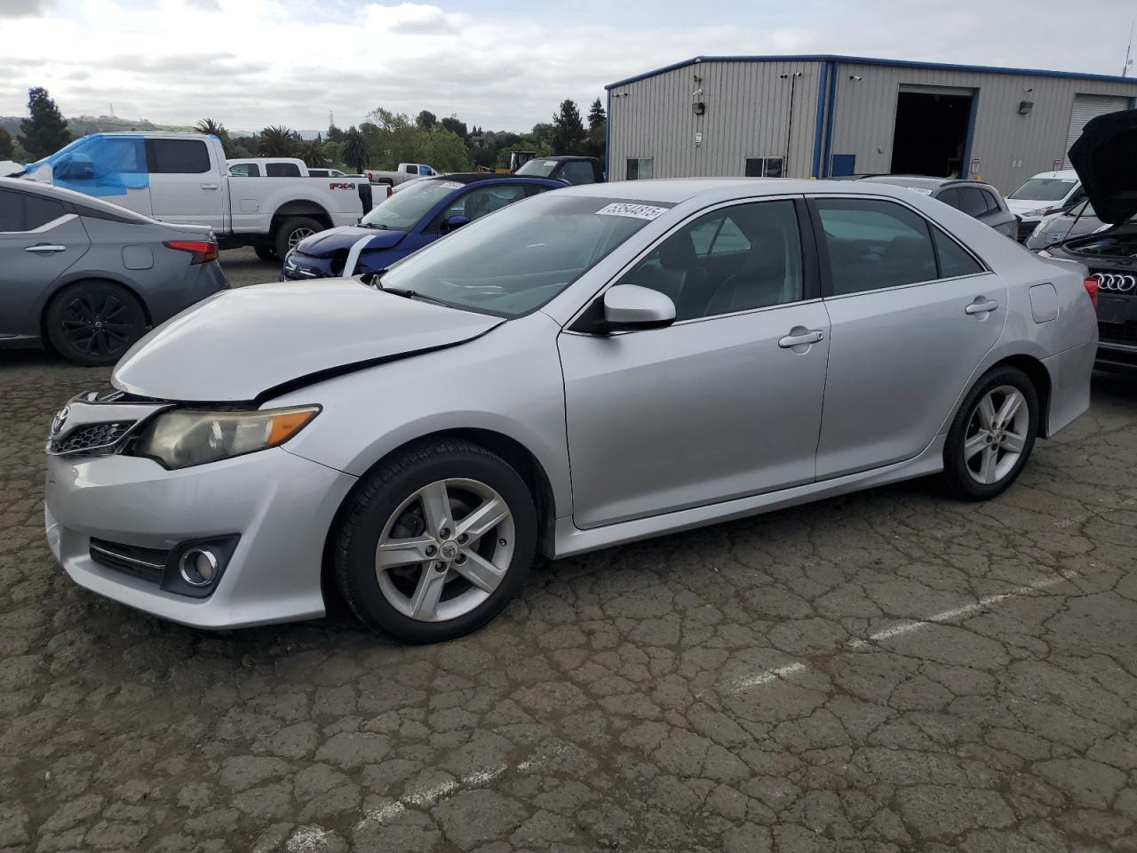 TOYOTA CAMRY BASE