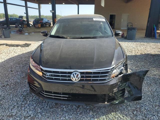 2017 VOLKSWAGEN PASSAT R-L 1VWDT7A3XHC073670