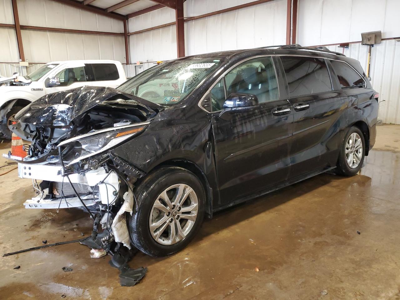 TOYOTA SIENNA XSE