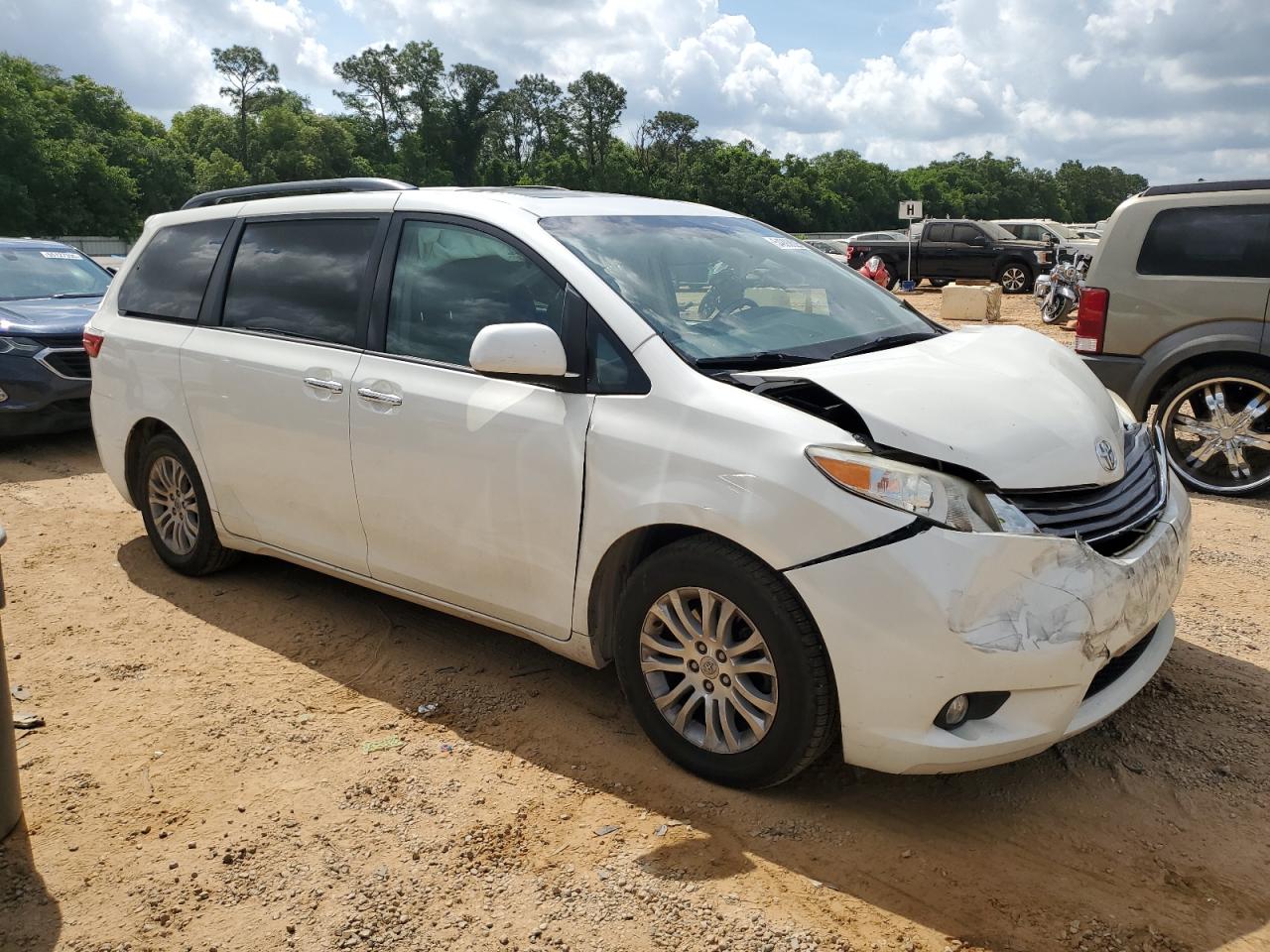 TOYOTA SIENNA XLE