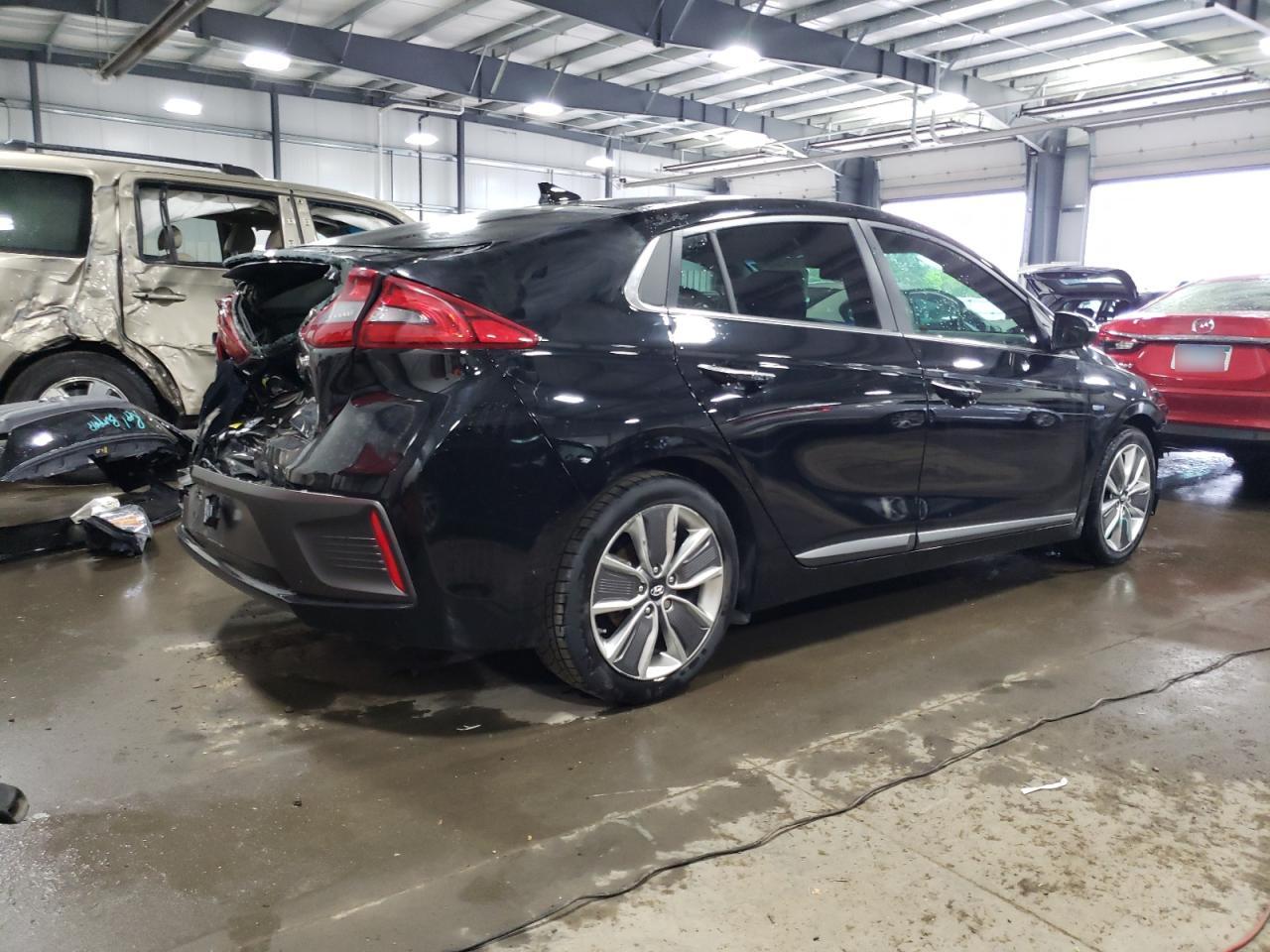 2018 Hyundai Ioniq Limited vin: KMHC85LC3JU072230