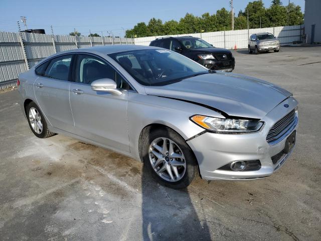 3FA6P0HDXFR258215 Ford FUSION SE