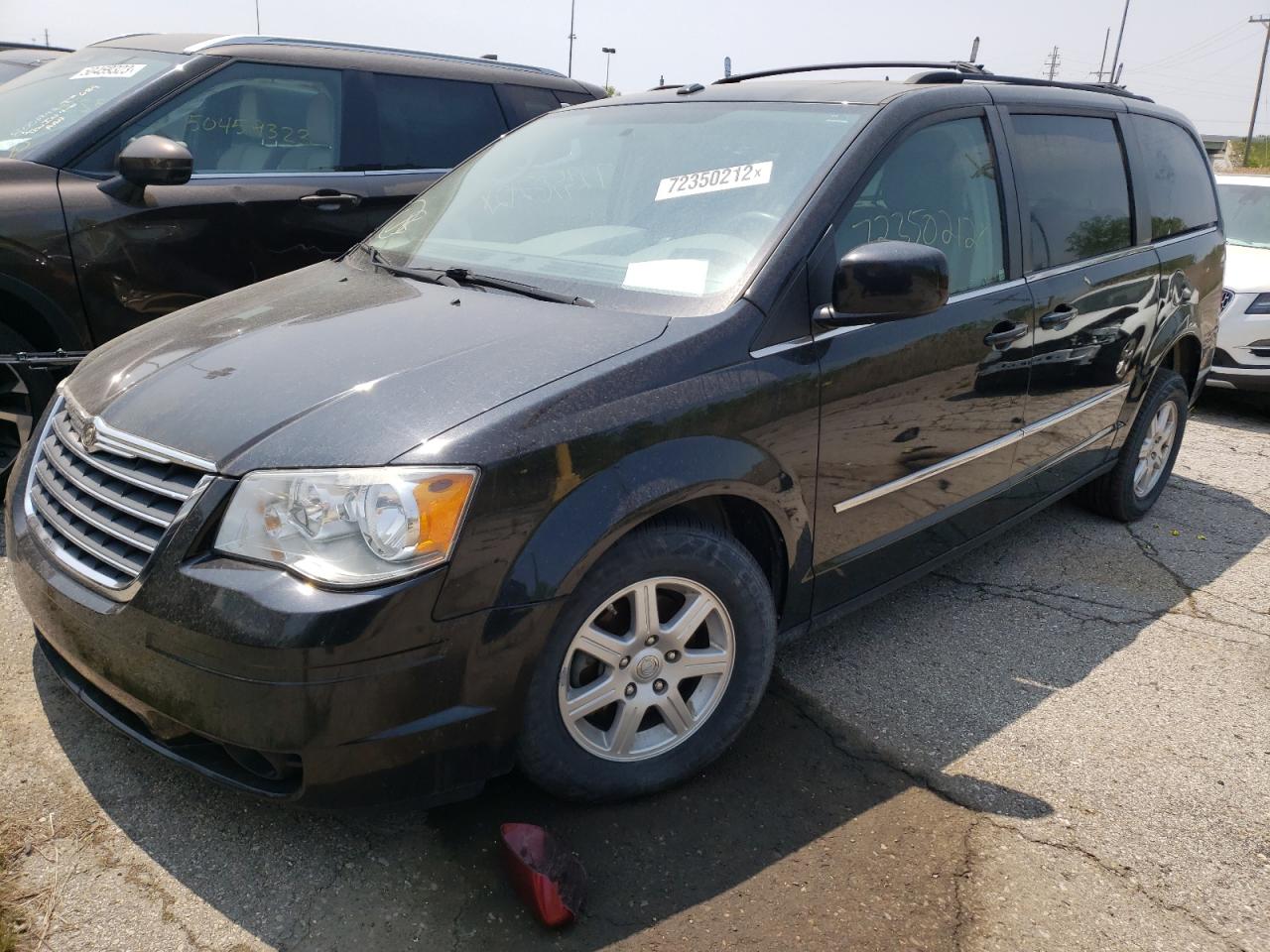 Lot #2974746196 2010 CHRYSLER TOWN & COU