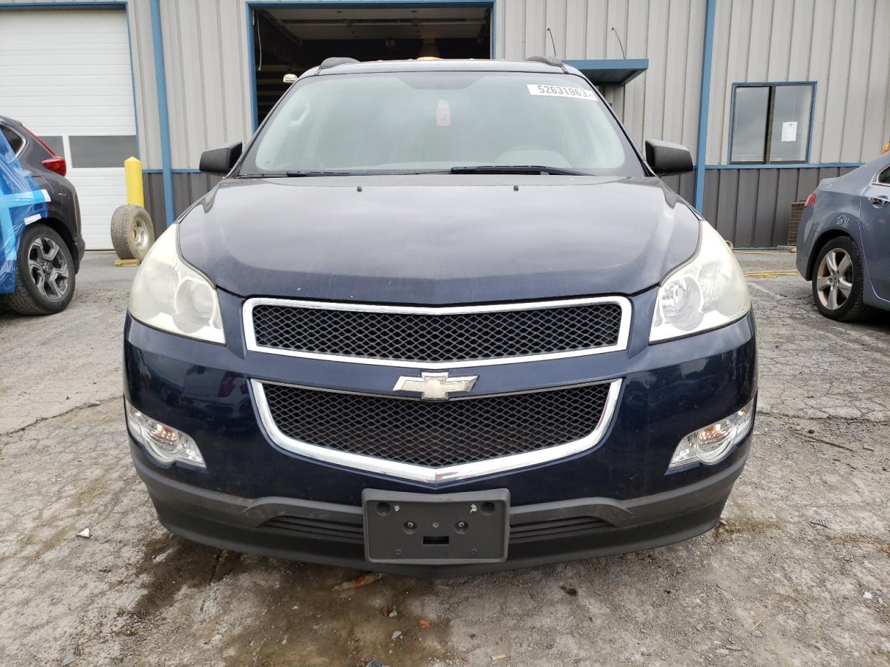 Lot #2079572335 2011 CHEVROLET TRAVERSE L