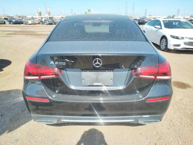 WDD3G4EB1KW002324 Mercedes-Benz A 220