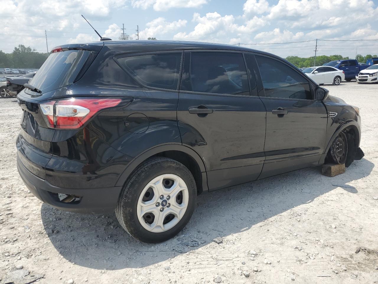 1FMCU0F76HUD92164 FORD ESCAPE 2017