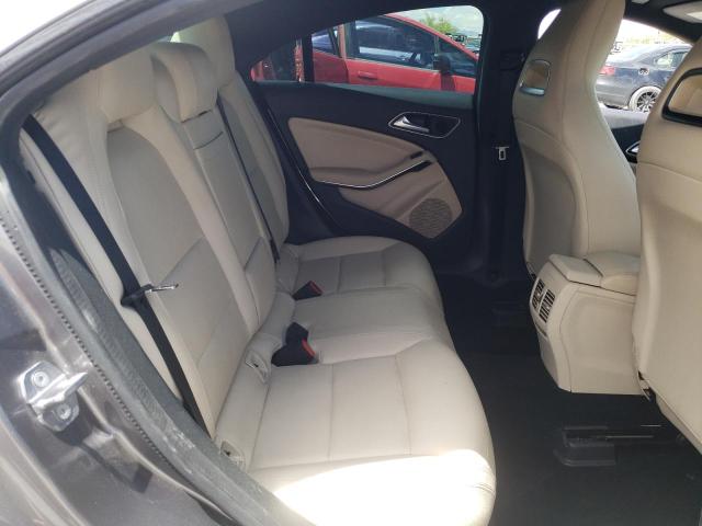 WDDSJ4GB2KN774914 Mercedes-Benz CLA 250 4MATIC