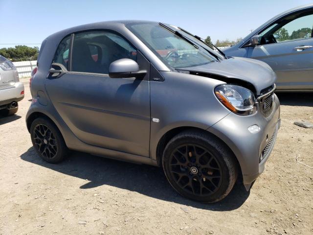 VIN WMEFJ9BA8JK283692 2018 Smart Fortwo no.4