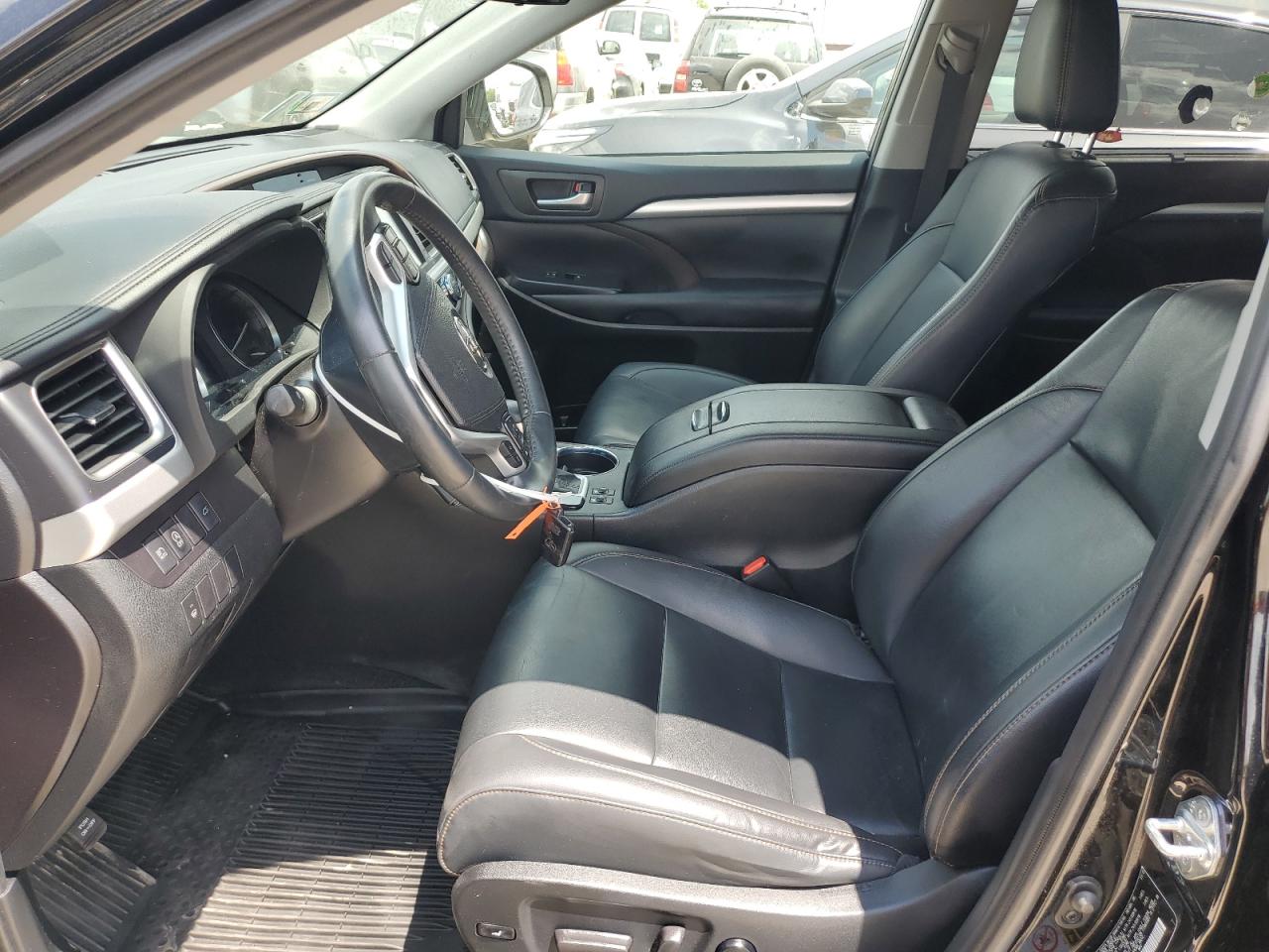 5TDJZRFH4KS962068 TOYOTA HIGHLANDER 2019