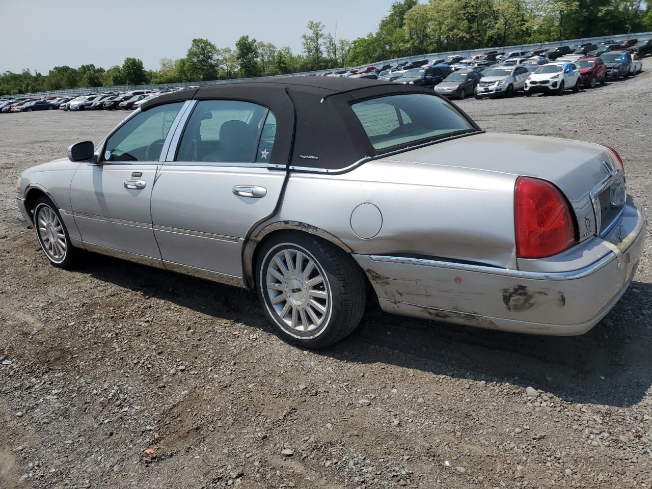 1LNHM82W03Y649788 2003 Lincoln Town Car Signature