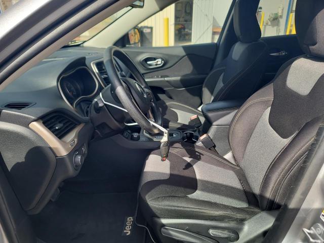 1C4PJMAB8FW593597 Jeep Cherokee Sport