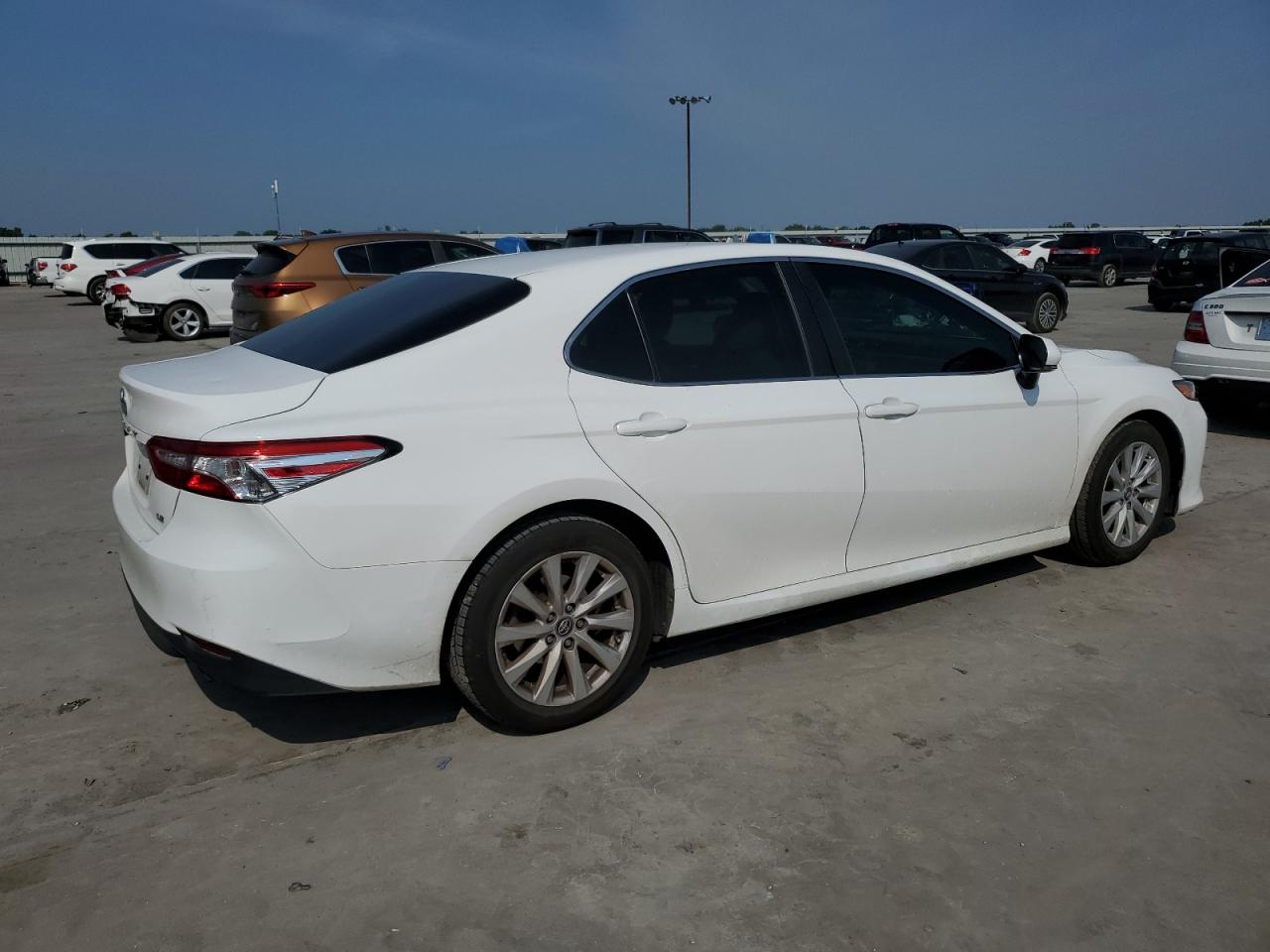 4T1B11HKXJU152679 TOYOTA CAMRY 2018