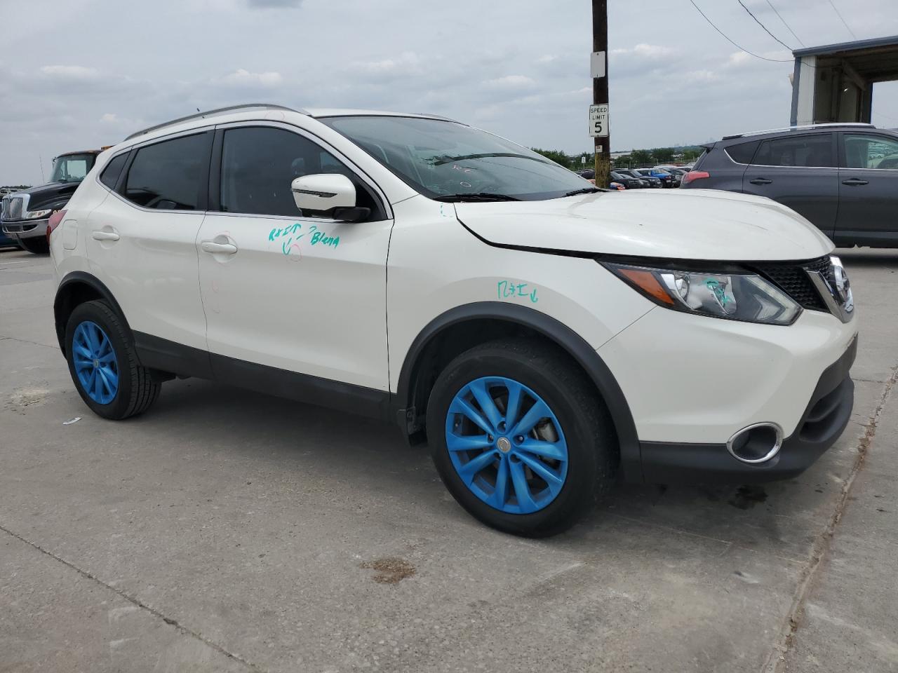 JN1BJ1CP5HW030269 NISSAN ROGUE 2017
