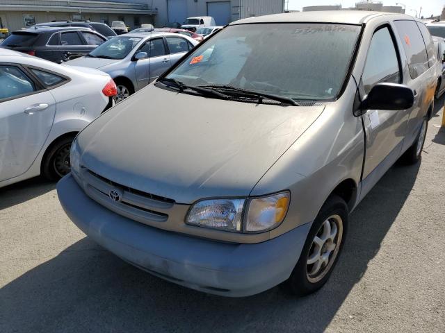 2000 Toyota Sienna CE