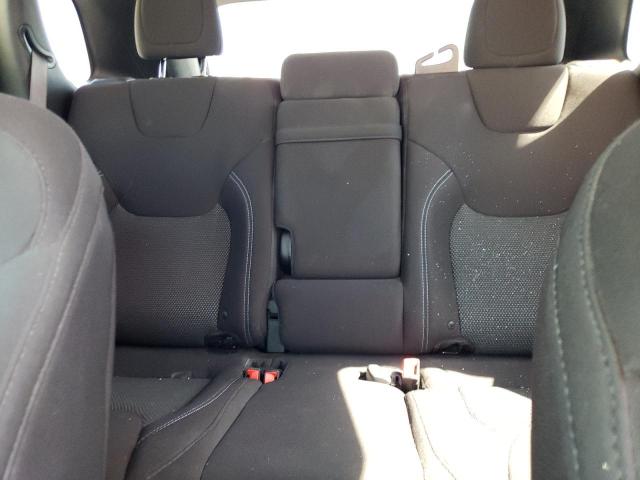 1C4PJLCB2KD290411 Jeep Cherokee Latitude