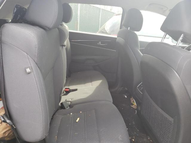 2017 KIA SORENTO LX - 5XYPG4A39HG275902