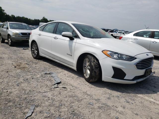 3FA6P0LU2KR137597 Ford Fusion SE 4