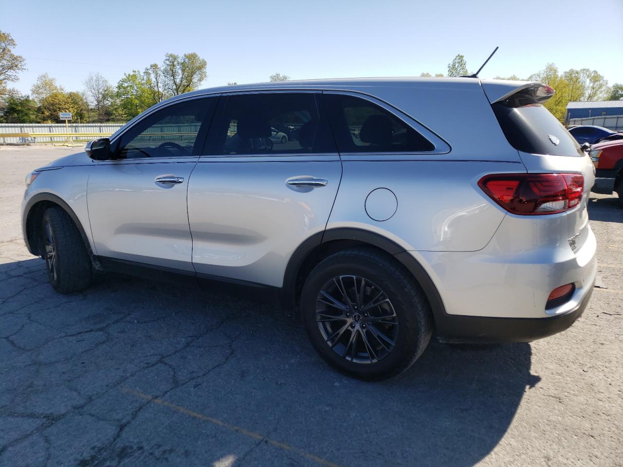 2019 Kia Sorento L vin: 5XYPG4A36KG587845