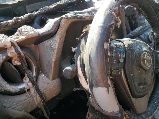 2T3WFREV8FW173612 Toyota Rav4 Xle
