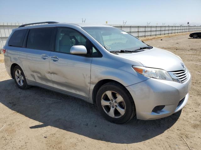 5TDKZ3DC5HS819339 Toyota SIENNA LE
