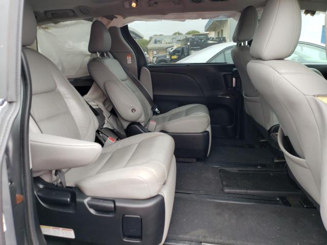 5TDYZ3DC8HS767070 Toyota SIENNA XLE