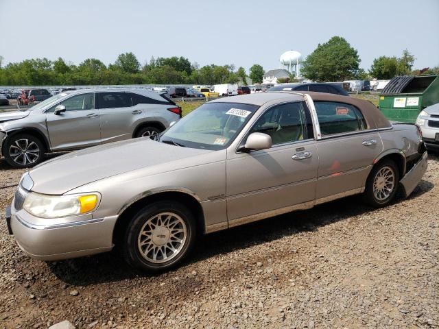 2000 Lincoln Town Car Signature