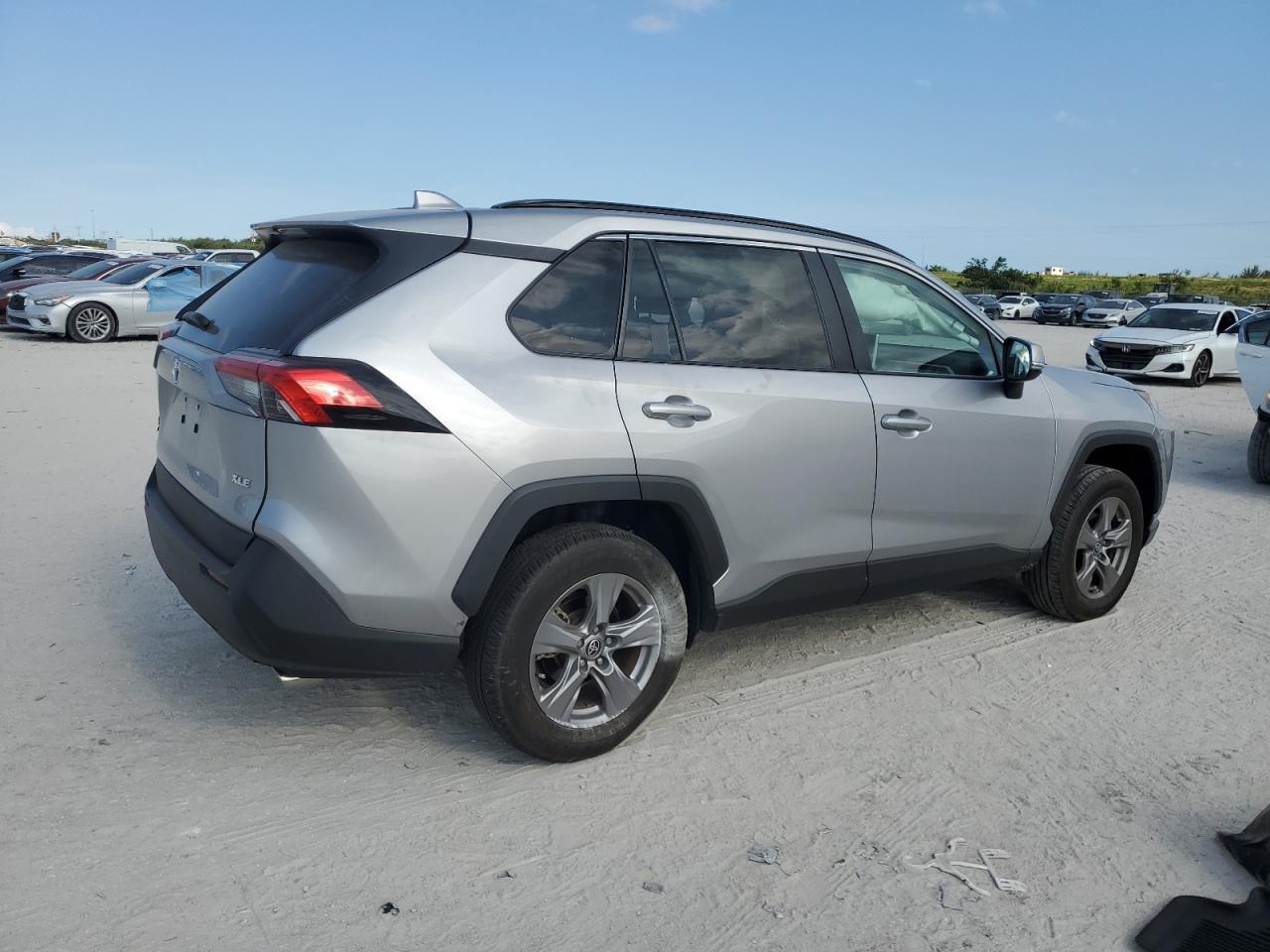 2T3W1RFVXNC176024 2022 Toyota Rav4 Xle