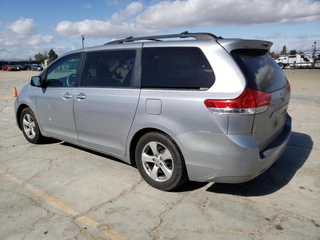 5TDKK3DC4BS102944 2011 TOYOTA SIENNA - Image 2