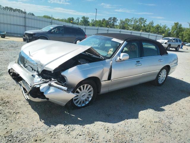 2005 Lincoln Town Car Signature