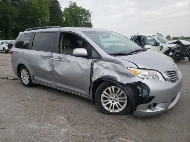 5TDYZ3DC0HS783392 2017 TOYOTA SIENNA, photo no. 4