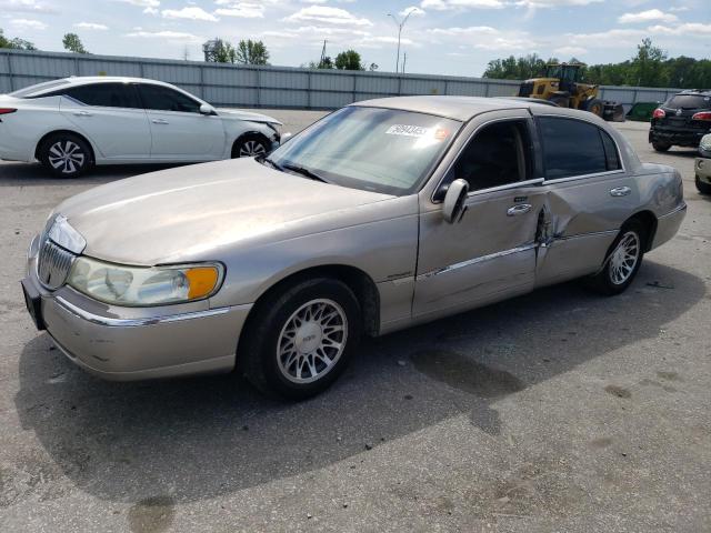 2001 Lincoln Town Car Signature