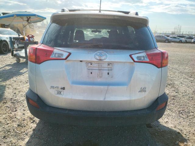 2T3BFREV6FW233563 Toyota RAV4 LE
