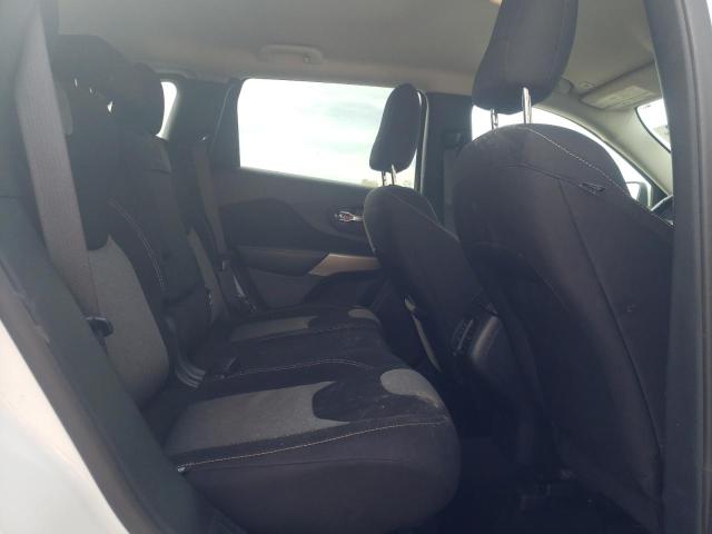 1C4PJMCXXJD570075 Jeep Cherokee Latitude