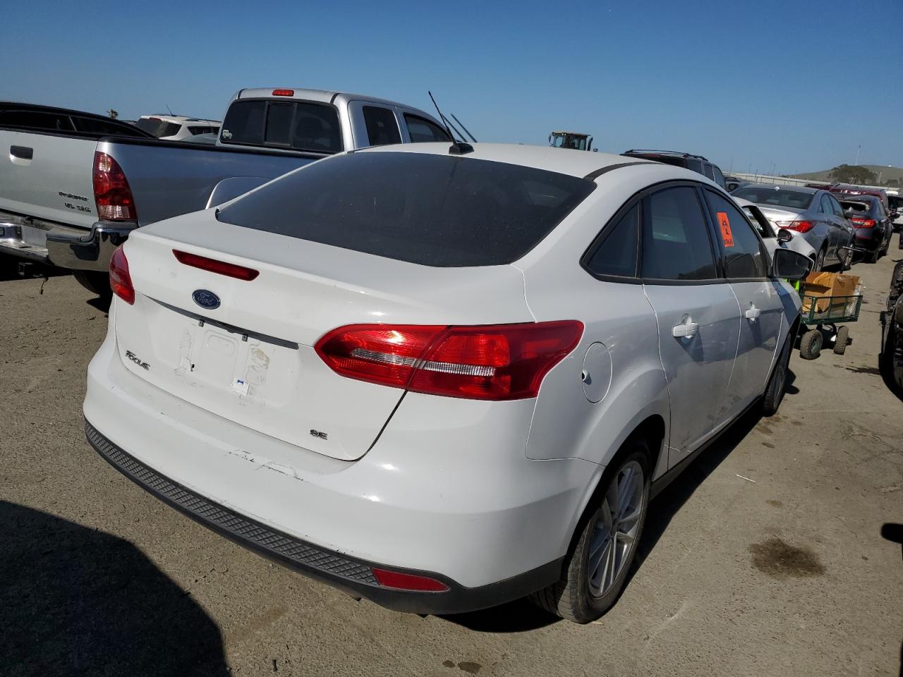 1FADP3F22JL236677 2018 Ford Focus Se