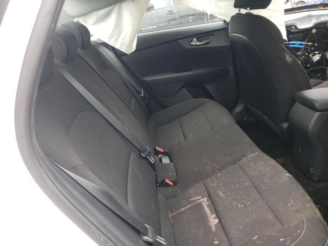 3KPF24AD9ME327572 KIA FORTE FE